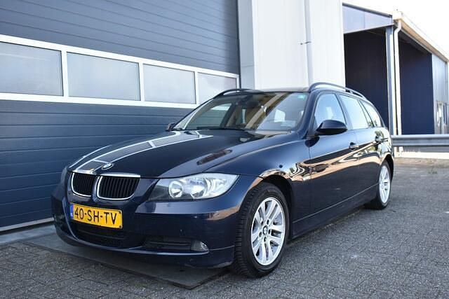 Blauw Gebruikt 2006 BMW 320 Executive Stationwagen | € 2.999 (Eerlijke prijs) - Afbeelding 1/4