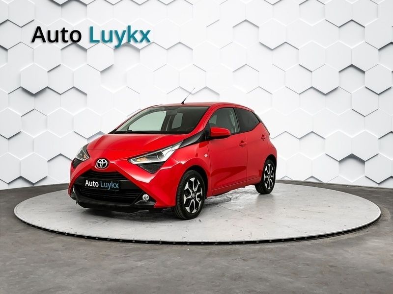 Rood Gebruikt 2021 Toyota Aygo X-clusiv Hatchback | € 12.940 (Iets duurder) - Afbeelding 1/4
