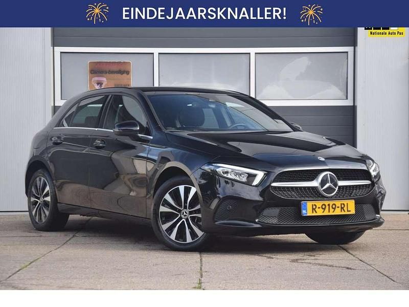 Zwart, metallic lak Gebruikt 2022 Mercedes A250 Business Hatchback | € 27.700 (Super prijs) - Afbeelding 1/4