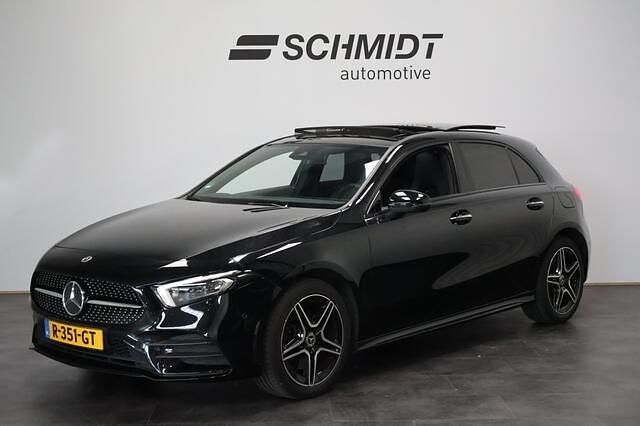 Zwart Gebruikt 2022 Mercedes A250 AMG Hatchback | € 29.995 (Iets duurder) - Afbeelding 1/4
