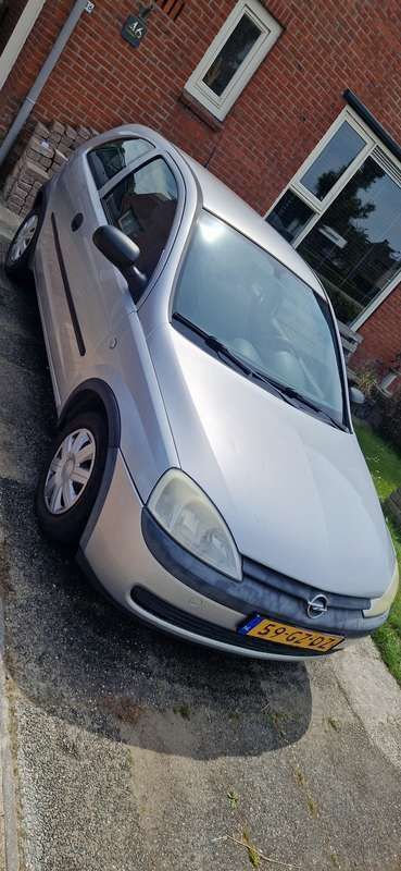 Grijs Gebruikt 2001 Opel Corsa Hatchback | € 950 (Goede deal) - Afbeelding 1/4
