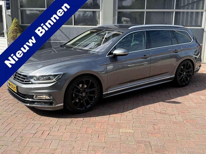 Grijs Gebruikt 2017 VW Passat Highline Stationwagen | € 15.950 - Afbeelding 1/4