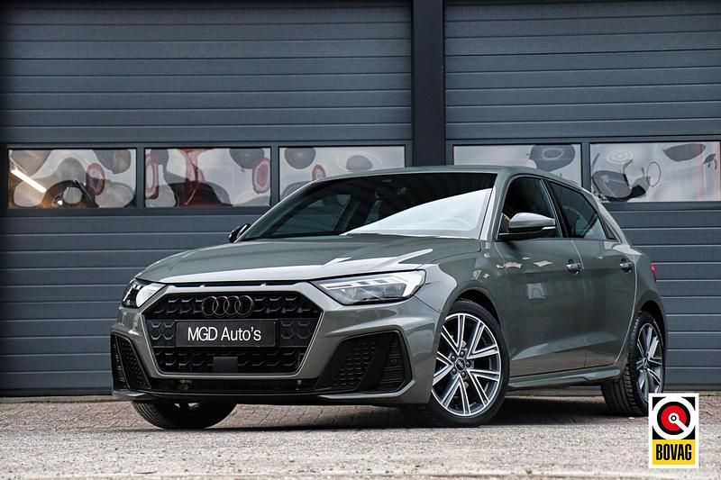 Grijs Gebruikt 2020 Audi A1 Sportback S-Line Hatchback | € 27.950 (Iets duurder) - Afbeelding 1/4