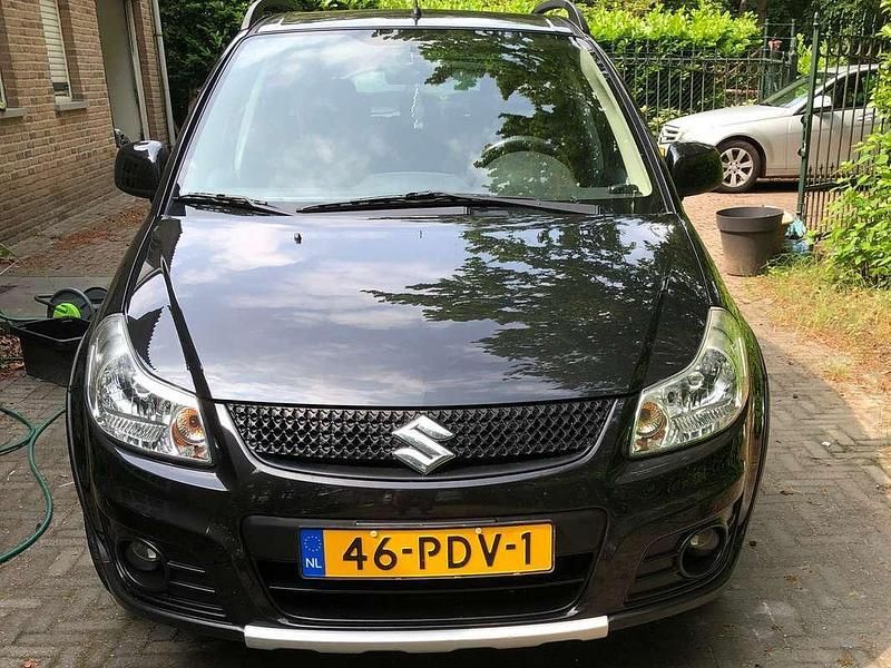 Zwart Gebruikt 2011 Suzuki SX4 Exclusive Hatchback | € 5.950 (Eerlijke prijs) - Afbeelding 1/4