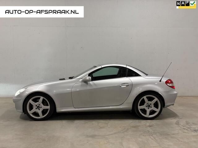 Grijs, metallic lak Gebruikt 2004 Mercedes SLK350 Cabriolet | € 11.999 (Goede deal) - Afbeelding 1/4