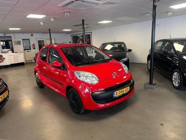 Rood (metallic) Occasion 2007 Citroën C1 Hatchback | € 1.699 (Goede deal) - Afbeelding 1/4