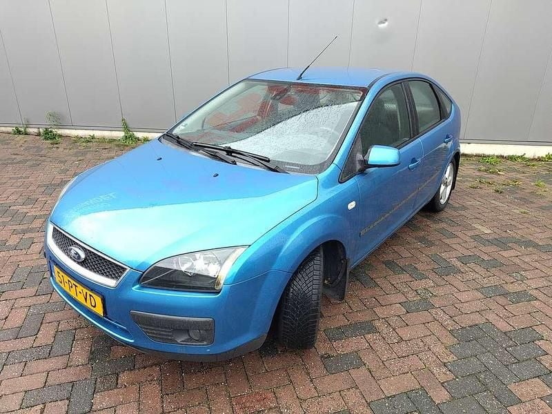 Blauw Occasion 2004 Ford Focus Hatchback | € 1.499 (Eerlijke prijs) - Afbeelding 1/4