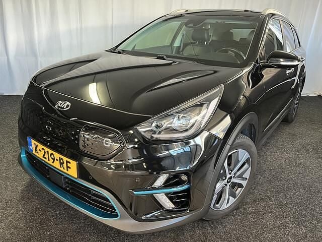 Zwart (metallic) Occasion 2021 Kia e-Niro SUV | € 17.995 (Super prijs) - Afbeelding 1/4