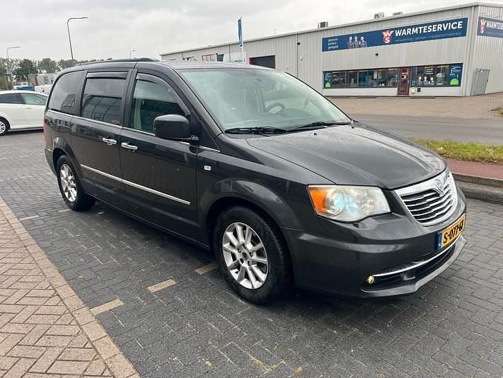 Gebruikt 2011 Lancia Voyager MPV | € 13.300 - Afbeelding 1/4