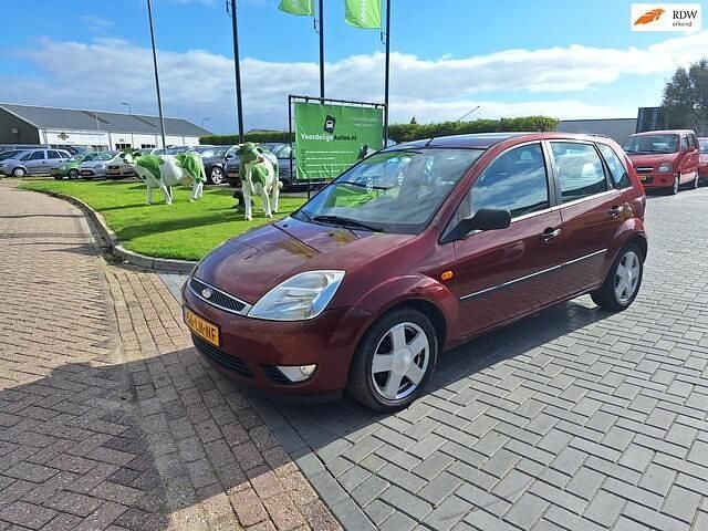 Rood Gebruikt 2003 Ford Fiesta Ghia Hatchback | € 1.999 (Eerlijke prijs) - Afbeelding 1/4