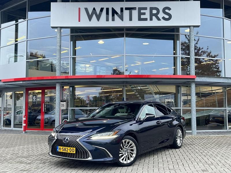 Blauw Gebruikt 2020 Lexus ES300H President Line Sedan | € 39.330 (Eerlijke prijs) - Afbeelding 1/4