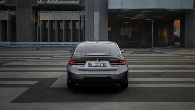 Nieuw BMW 330 Comfort Edition 184 PK (135 kW) 2025 Grijs Sedan