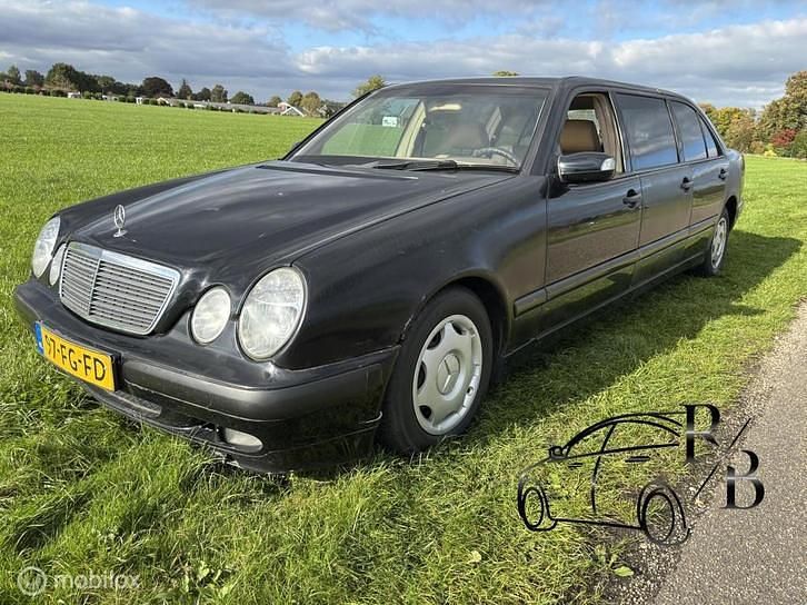 Occasion 2000 Mercedes E200 | € 3.799 - Afbeelding 1/4