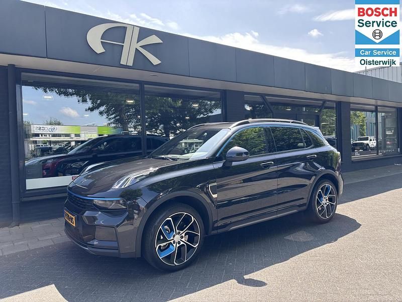 Zwart Gebruikt 2023 Lynk & Co 01 SUV | € 26.880 (Eerlijke prijs) - Afbeelding 1/4