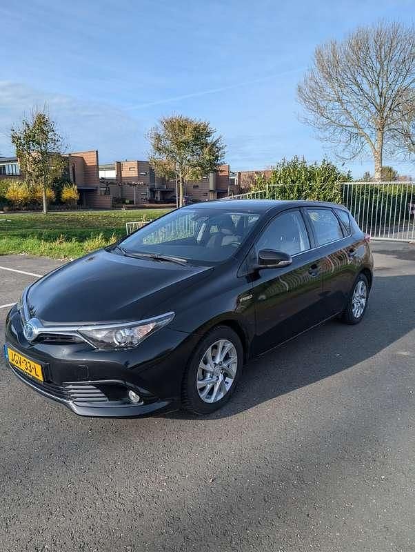 Zwart Occasion 2016 Toyota Auris Executive Hatchback | € 14.800 (Eerlijke prijs) - Afbeelding 1/4