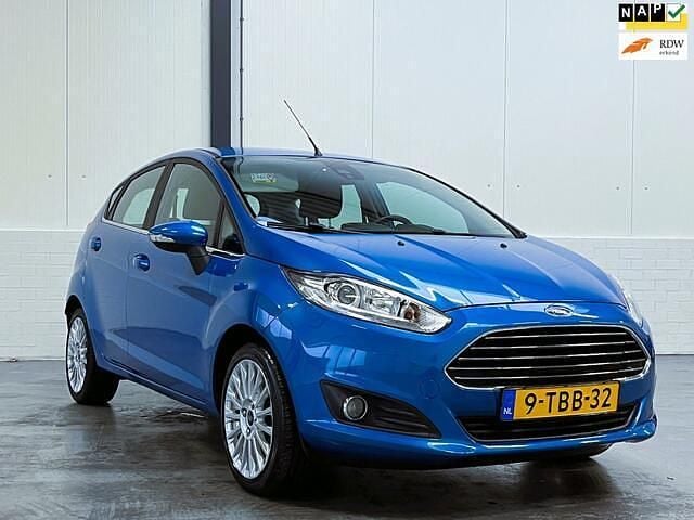 Occasion Ford Fiesta Titanium 101 PK (74 kW) 2014 Blauw Hatchback