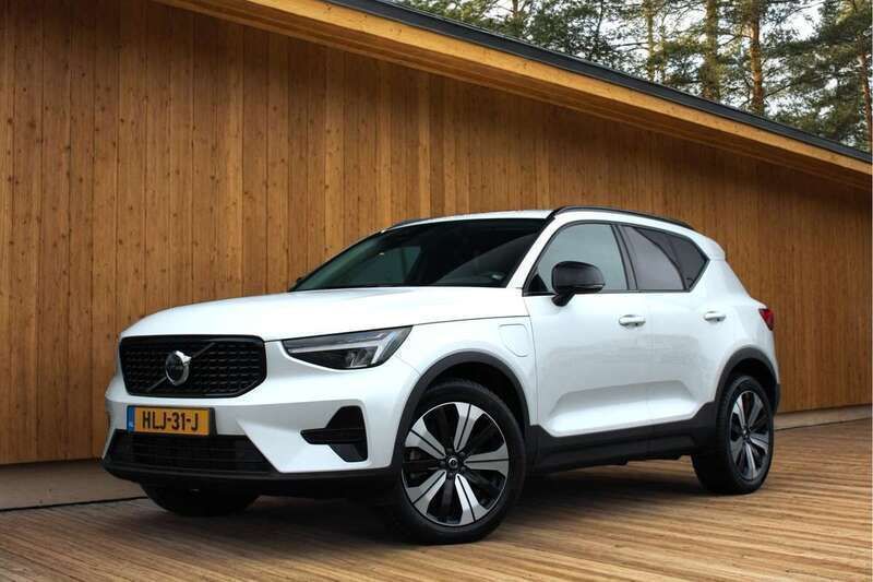 Wit Gebruikt 2022 Volvo XC40 Plus SUV | € 39.900 (Eerlijke prijs) - Afbeelding 1/4