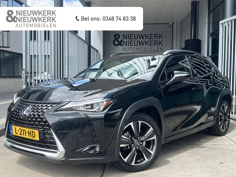 Zwart, metallic lak Gebruikt 2021 Lexus UX SUV | € 27.499 (Eerlijke prijs) - Afbeelding 1/4