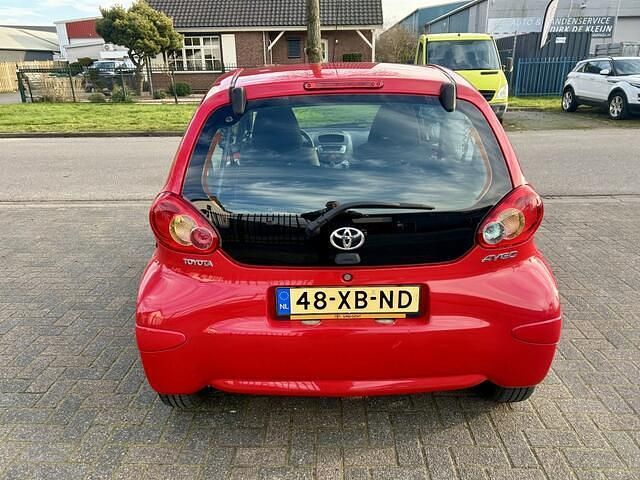 Occasion Toyota Aygo 68 PK (50 kW) 2007 Rood Hatchback