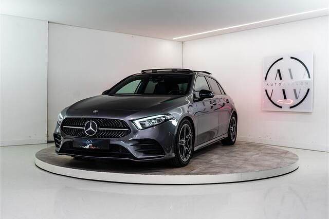 Grijs Gebruikt 2019 Mercedes A180 Business Hatchback | € 24.980 (Eerlijke prijs) - Afbeelding 1/4