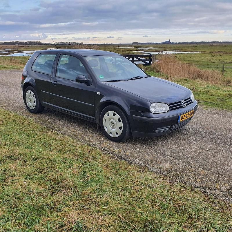 Occasion VW Golf IV Trendline 2001 Zwart (metallic) Hatchback