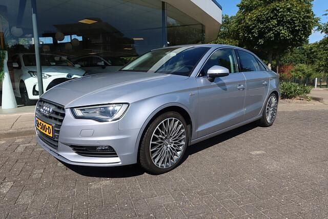 Grijs Gebruikt 2015 Audi A3 S-line plus Sedan | € 13.500 (Eerlijke prijs) - Afbeelding 1/4