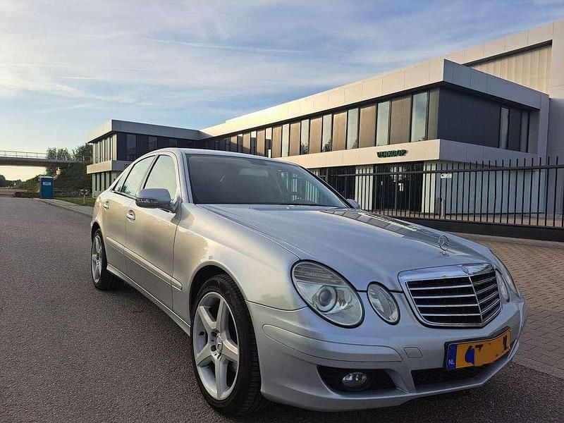 Zilver Gebruikt 2007 Mercedes E200 Sedan | € 7.999 (Goede deal) - Afbeelding 1/4