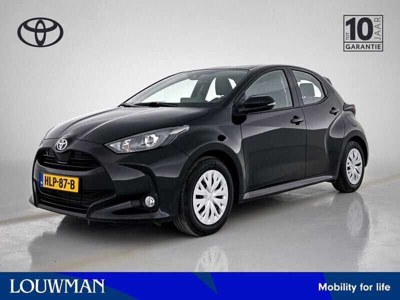Grijs Gebruikt 2024 Toyota Yaris Hybrid Active Hatchback | € 23.445 (Eerlijke prijs) - Afbeelding 1/3