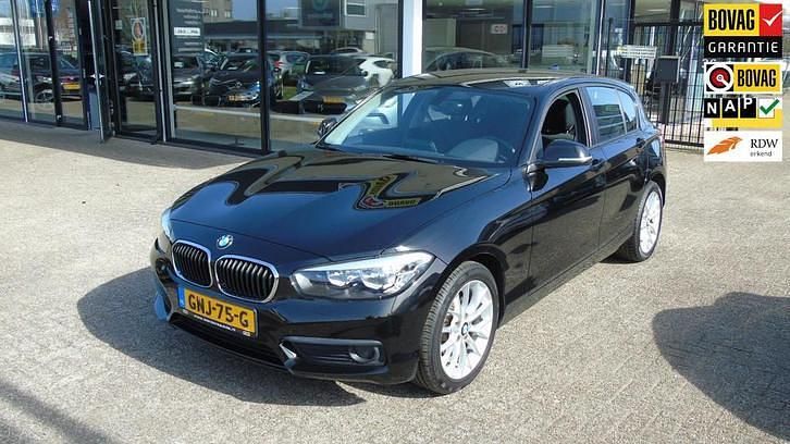 Zwart Gebruikt 2019 BMW 118 Hatchback | € 15.995 (Super prijs) - Afbeelding 1/4