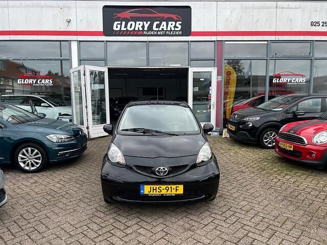 Zwart Gebruikt 2006 Toyota Aygo Sport Hatchback | € 2.950 (Iets duurder) - Afbeelding 1/4