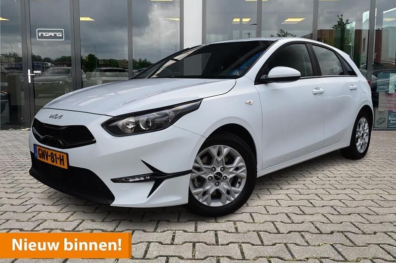 Wit Gebruikt 2023 Kia Ceed Comfort Hatchback | € 17.900 (Super prijs) - Afbeelding 1/4