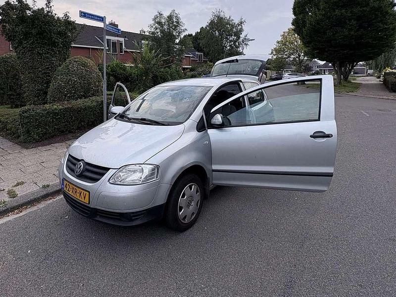 Zilver Gebruikt 2007 VW Fox Trendline Hatchback | € 1.300 (Goede deal) - Afbeelding 1/4