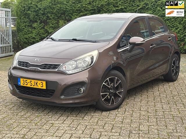 Bruin Gebruikt 2011 Kia Rio Start Hatchback | € 3.950 (Eerlijke prijs) - Afbeelding 1/4