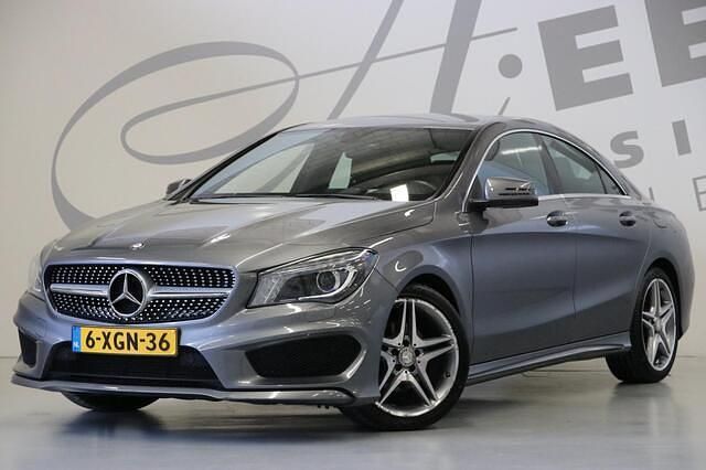 Grijs Gebruikt 2014 Mercedes CLA180 Ambition Sedan | € 13.950 (Eerlijke prijs) - Afbeelding 1/4