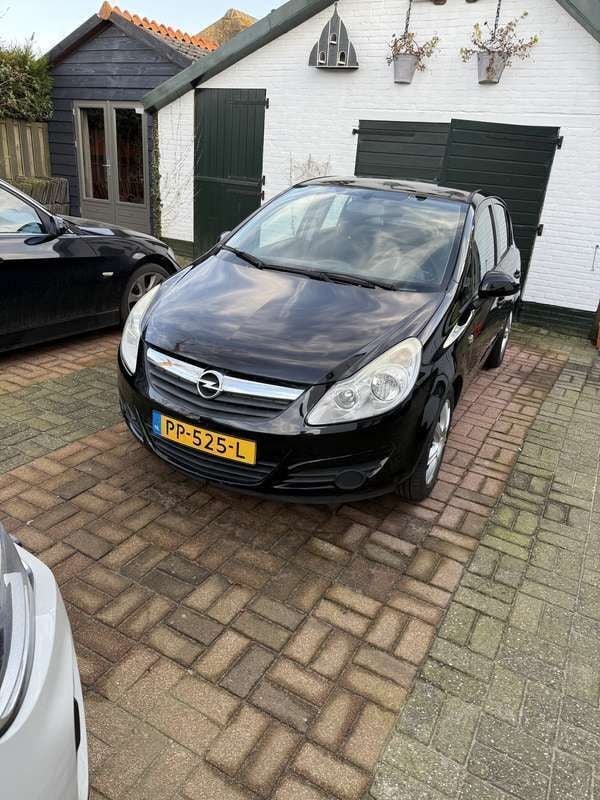 Zwart Gebruikt 2010 Opel Corsa Selection Hatchback | € 3.099 (Goede deal) - Afbeelding 1/4