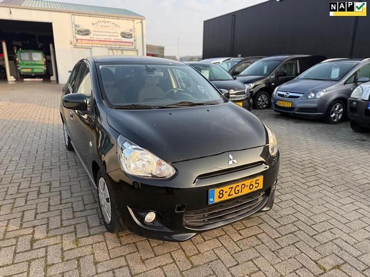 Zwart Gebruikt 2015 Mitsubishi Space Star Invite Hatchback | € 3.400 - Afbeelding 1/4