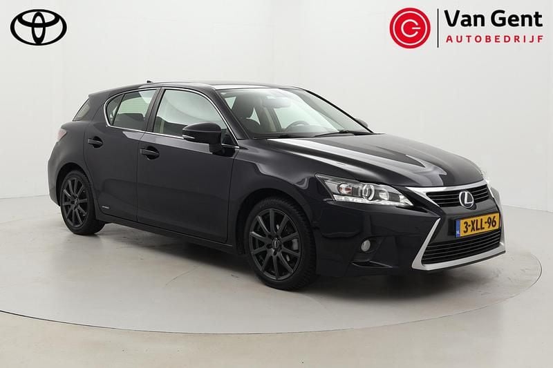 Zwart (metallic) Gebruikt 2014 Lexus CT200h Business Edition Hatchback | € 13.999 (Eerlijke prijs) - Afbeelding 1/4