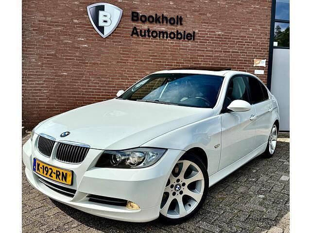 Wit Gebruikt 2005 BMW 330 Sedan | € 11.900 (Eerlijke prijs) - Afbeelding 1/4