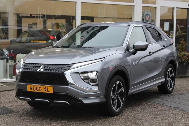 Grijs (metallic) Gebruikt 2025 Mitsubishi Eclipse Cross Intense+ SUV | € 31.950 (Eerlijke prijs) - Afbeelding 1/4