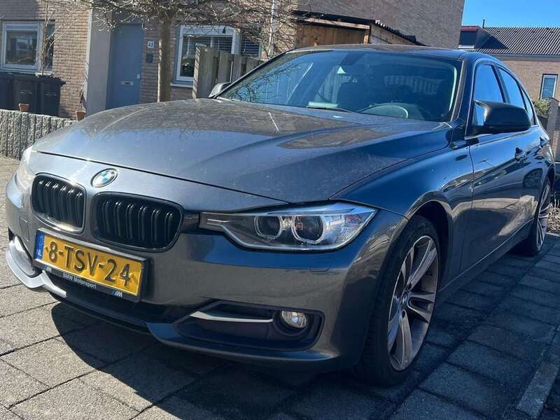 Zilver Gebruikt 2014 BMW 316 Executive Sedan | € 9.750 (Goede deal) - Afbeelding 1/4