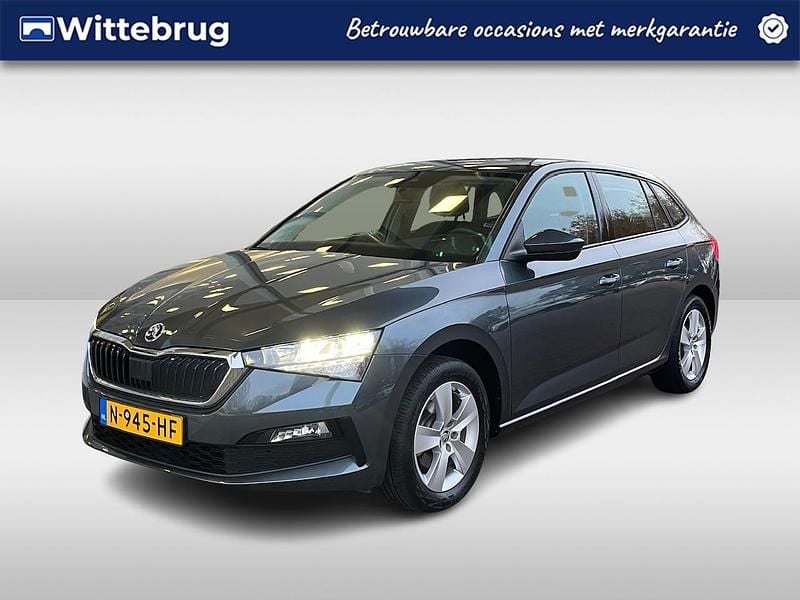Grijs Gebruikt 2021 Skoda Scala Ambition Hatchback | € 16.750 (Eerlijke prijs) - Afbeelding 1/2