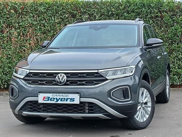 Zilver Occasion 2023 VW T-Roc Life SUV | € 27.750 (Super prijs) - Afbeelding 1/4