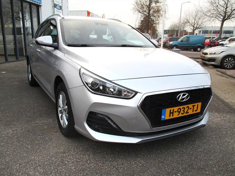 Grijs Gebruikt 2020 Hyundai i30 Comfort Stationwagen | € 17.495 (Eerlijke prijs) - Afbeelding 1/4