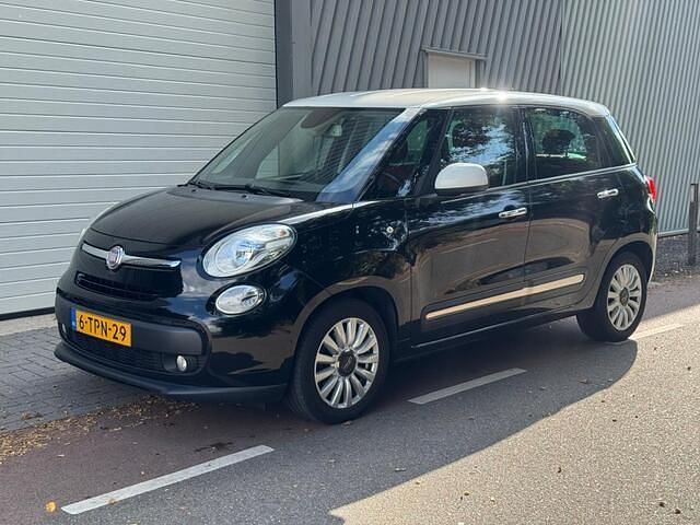 Zwart Gebruikt 2014 Fiat 500L Trekking MPV | € 3.990 (Goede deal) - Afbeelding 1/4