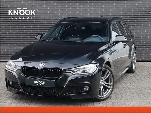 Zwart Gebruikt 2017 BMW 320 Executive Stationwagen | € 20.950 (Eerlijke prijs) - Afbeelding 1/4