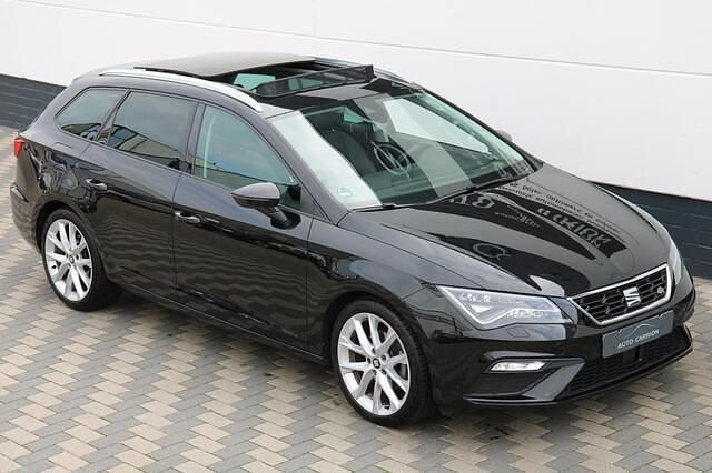 Zwart Gebruikt 2020 Seat Leon ST FR Stationwagen | € 22.445 (Iets duurder) - Afbeelding 1/4