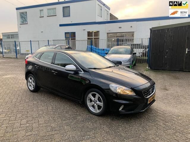Zwart Gebruikt 2015 Volvo V40 Business Edition Stationwagen | € 7.450 (Eerlijke prijs) - Afbeelding 1/4