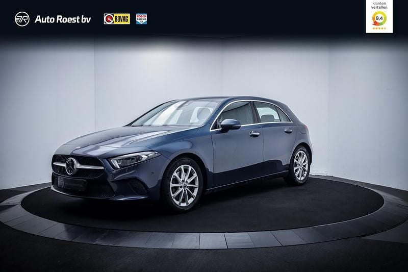 Blauw Occasion 2019 Mercedes A220 Premium Hatchback | € 28.025 (Super prijs) - Afbeelding 1/4