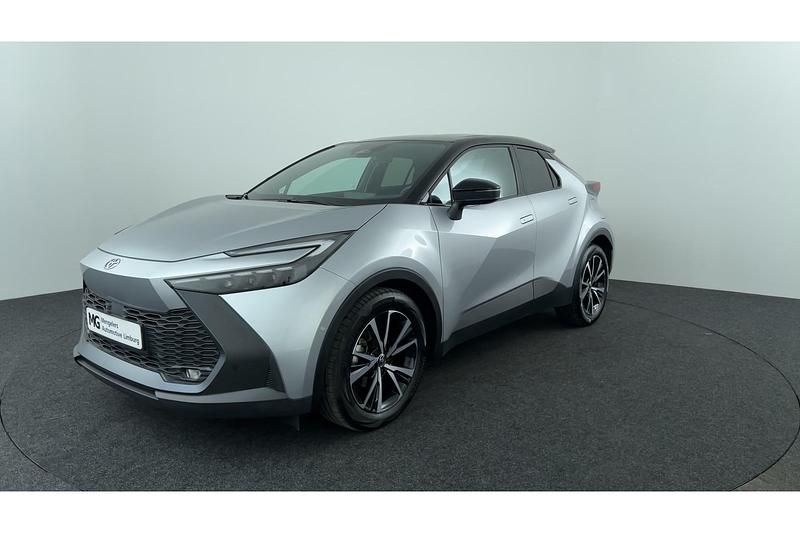 Grijs Gebruikt 2024 Toyota C-HR+ Edition SUV | € 32.395 (Duur) - Afbeelding 1/1