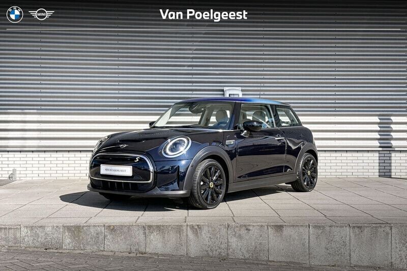 Enigmatic black Gebruikt 2022 Mini Cooper Classic Hatchback | € 21.900 (Eerlijke prijs) - Afbeelding 1/4